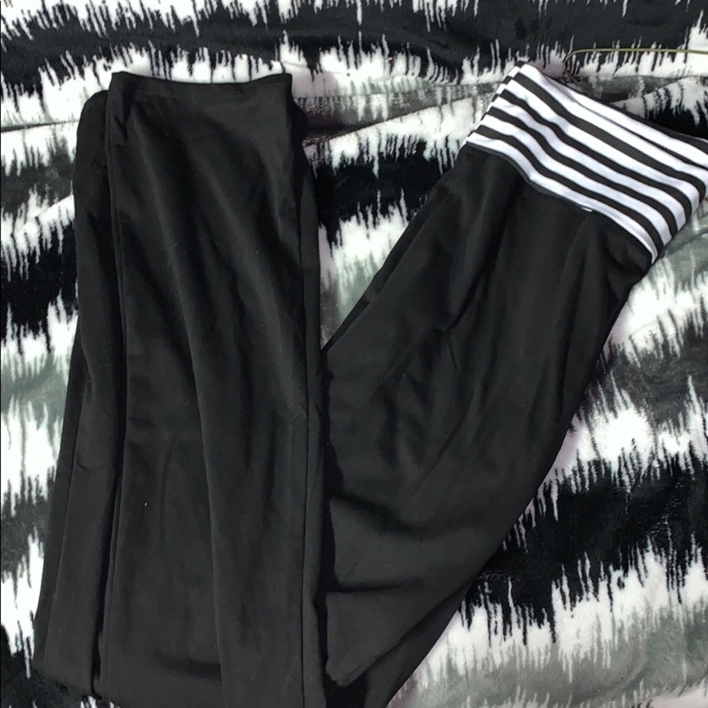 Black yoga pants